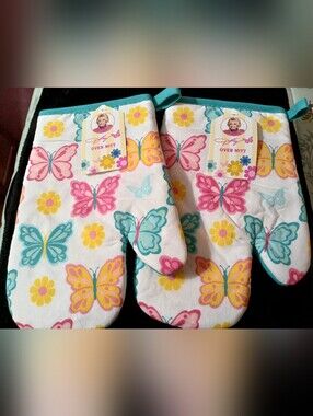 2026 DG Dolly Parton Butterfly Oven Mitts NWT